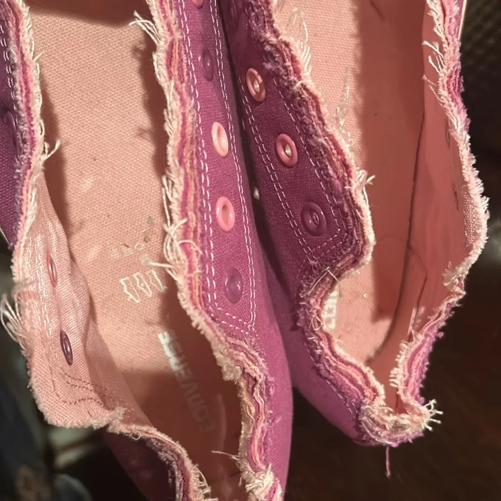 Converse Junior Size 6 W/ Distressed Borders Purple and pink color, Brand new - Picture 8 of 12